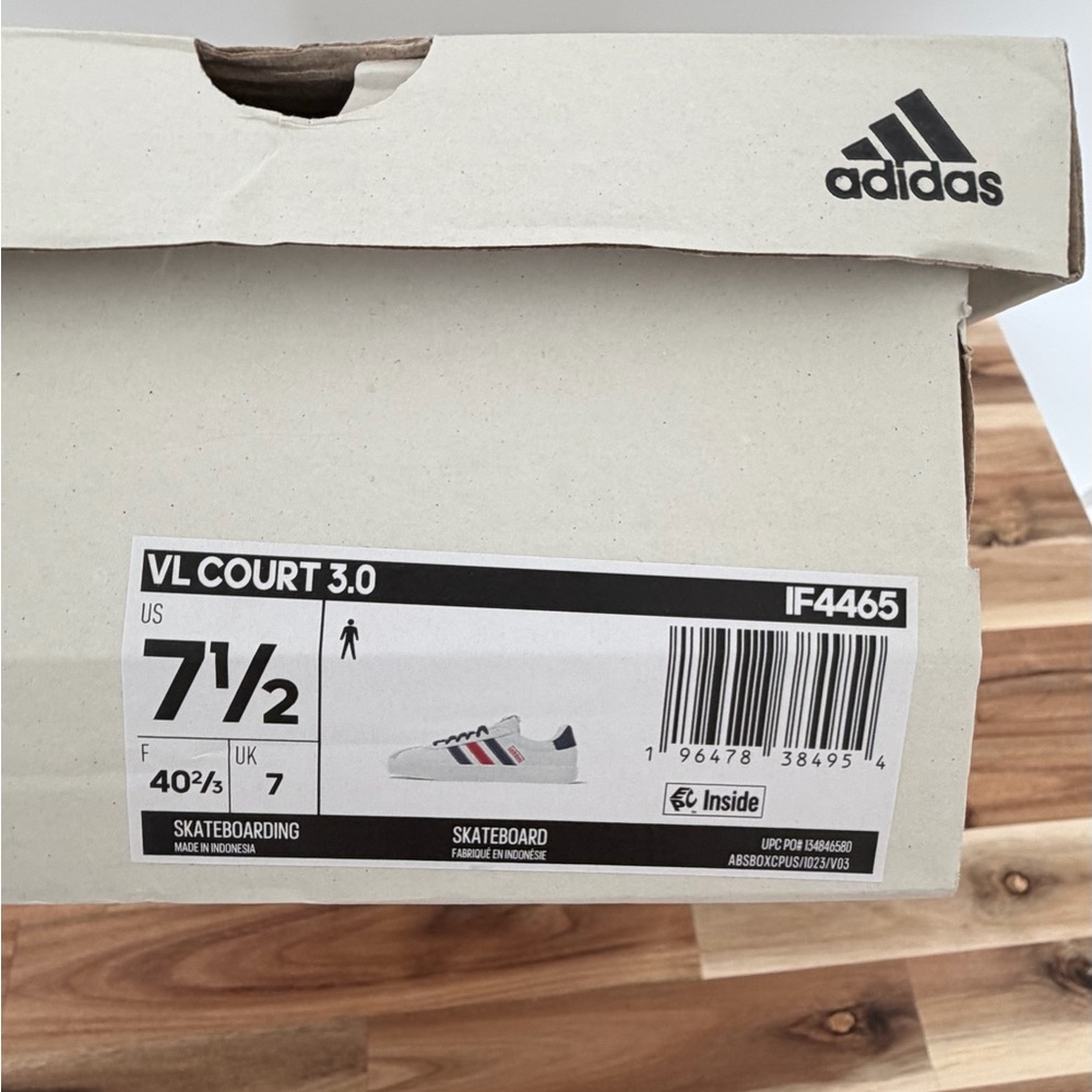 Adidas Women’s 8.5 Men's 7.5 Sneakers in White with Red and Navy Stripes - Picture 5 of 5